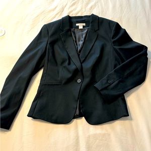 H&M slim fit women’s black suit. Size Medium Jacket. Size 6 pants. Like new